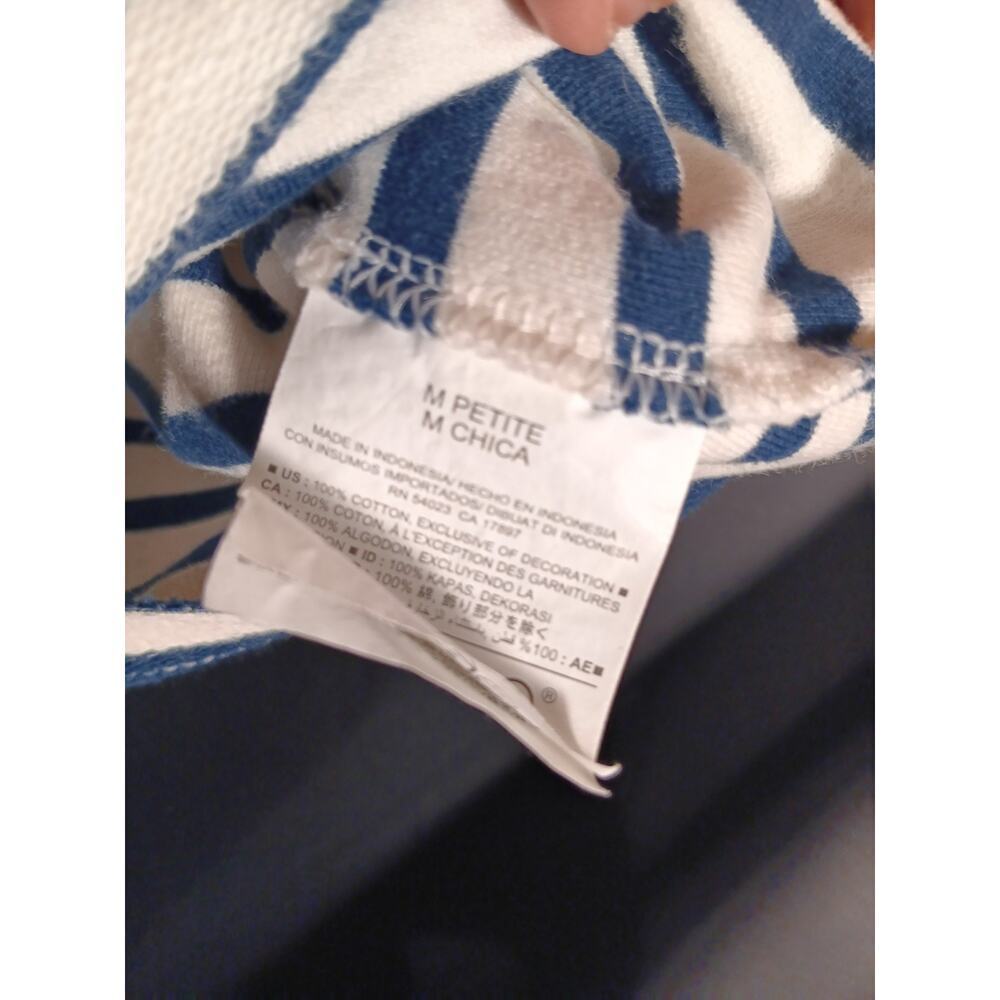 Old Navy Women’s M Blue White Coastal Stripe Top Lace Cut Out Summer Tee - Picture 6 of 8